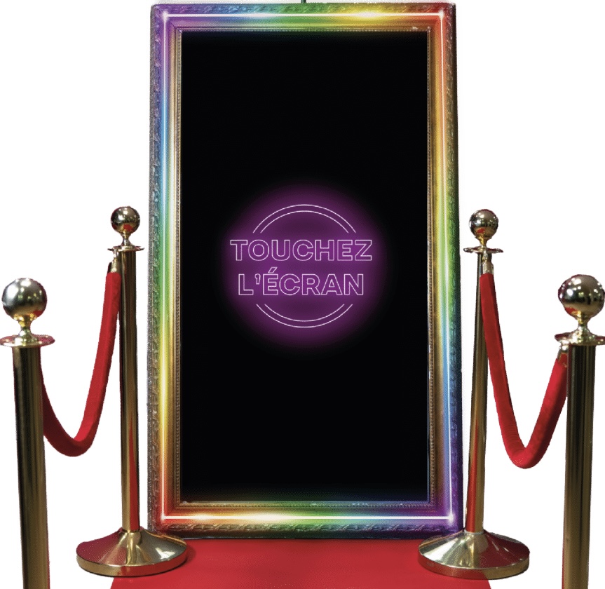 Location Borne à selfie Magic miroir design avec accessoires pour soirée entreprise et mariage Bretagne